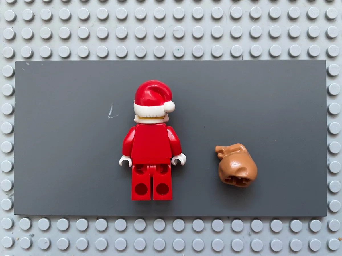 lego holiday hol082 Santa minifigure - Image 2