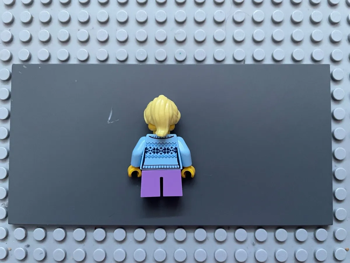 lego holiday hol111 Girl minifigure - Image 2