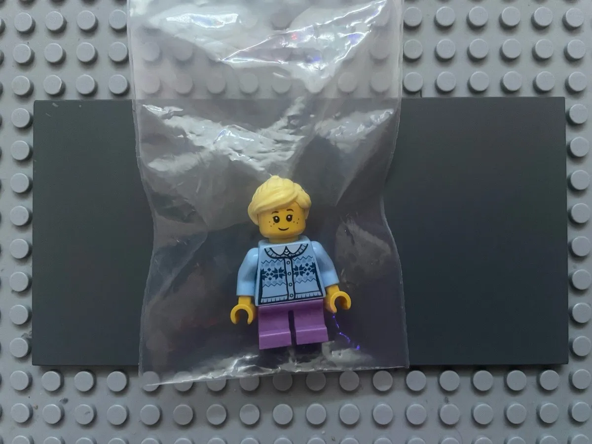 lego holiday hol111 Girl minifigure - Image 3