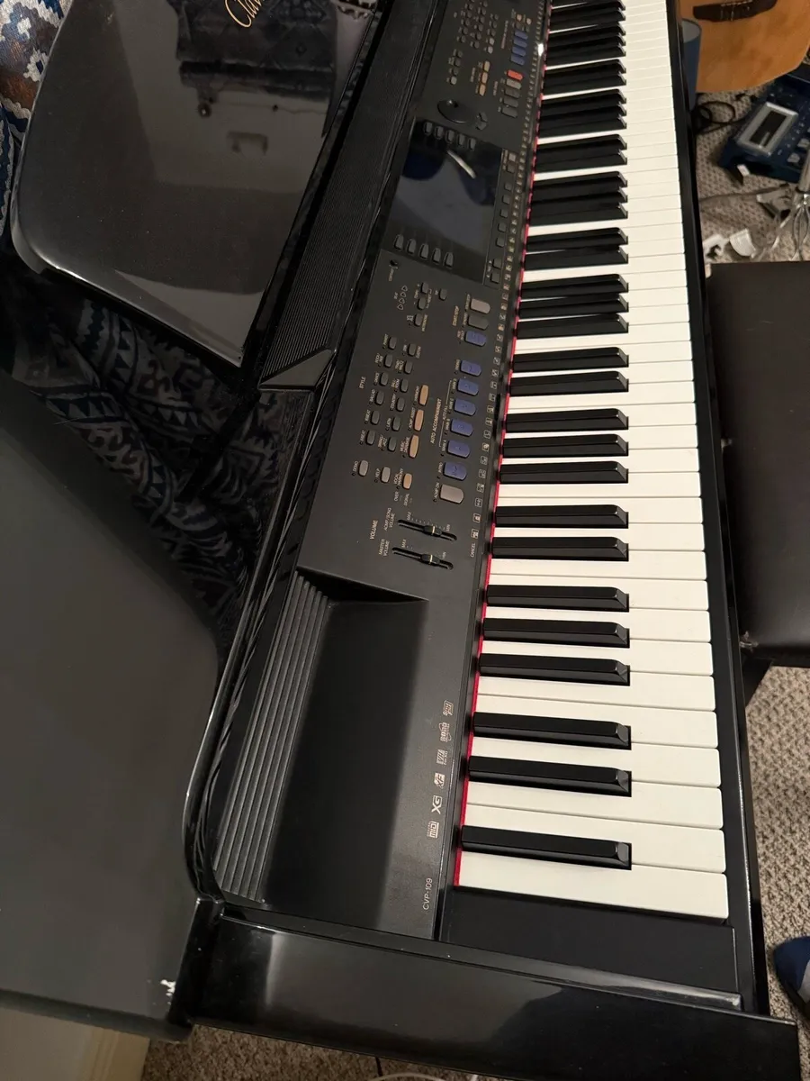 Yamaha CVP-109 digital Piano - Image 2