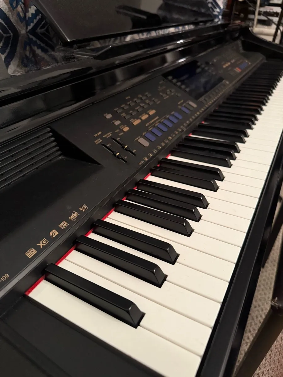 Yamaha CVP-109 digital Piano - Image 3