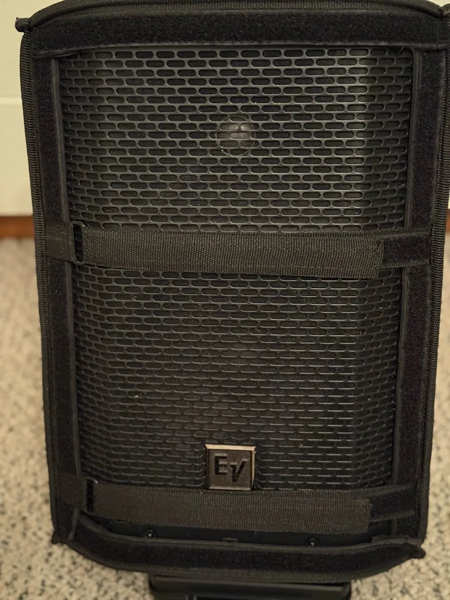 Electro Voice Everse8 Active Speaker with cover - Image 1