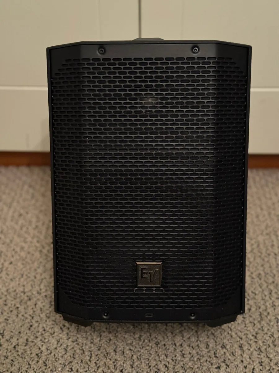 Electro Voice Everse8 Active Speaker with cover - Image 2
