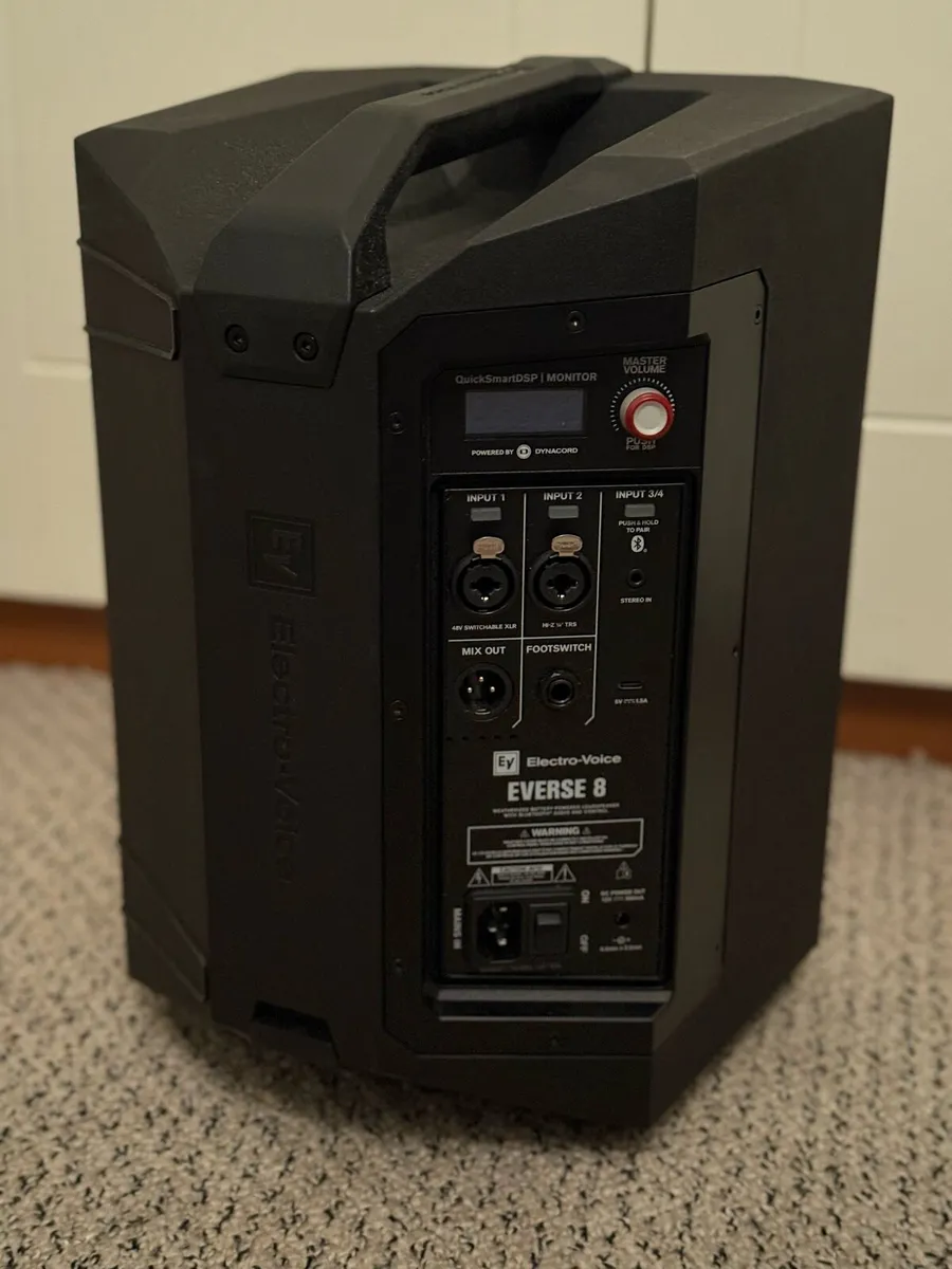 Electro Voice Everse8 Active Speaker with cover - Image 3