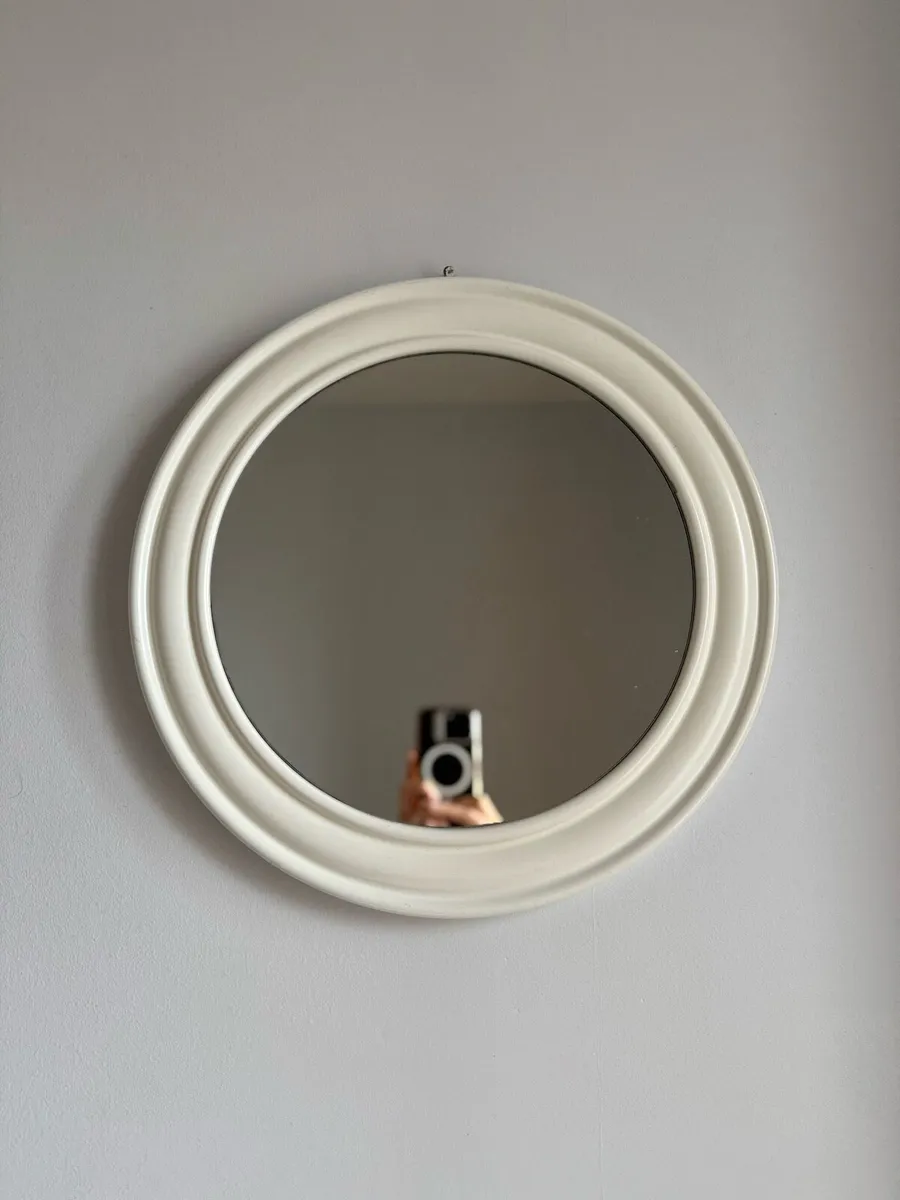Round mirror in perfect condition - Image 1