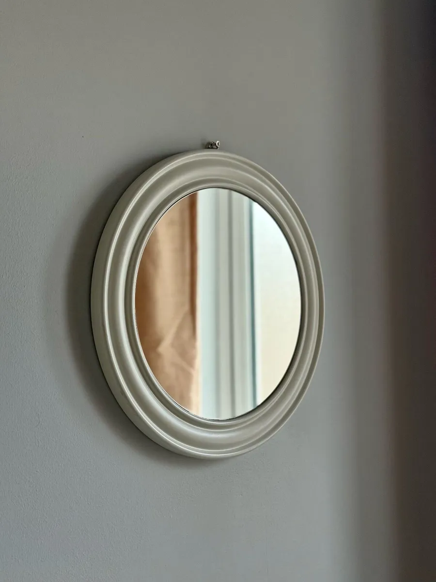 Round mirror in perfect condition - Image 2