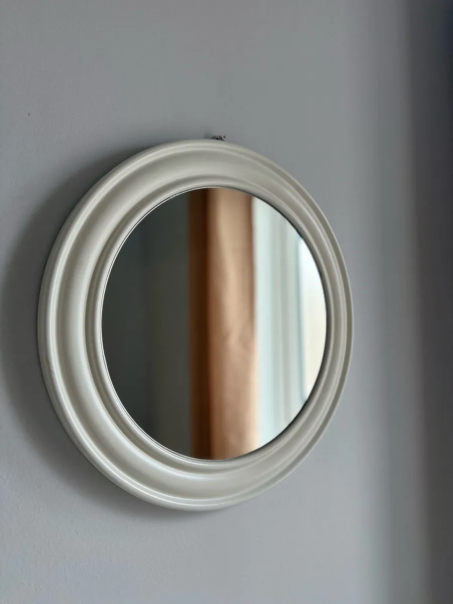Round mirror in perfect condition - Image 3