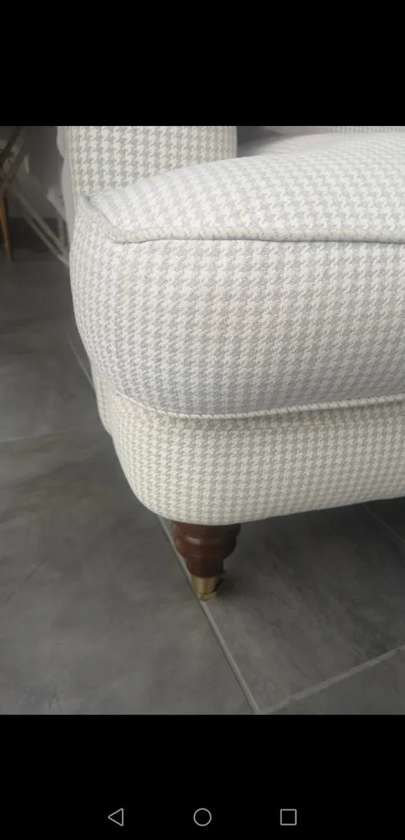 Laura Ashley 2 Seater Couch C/W Front Brass Castor - Image 4