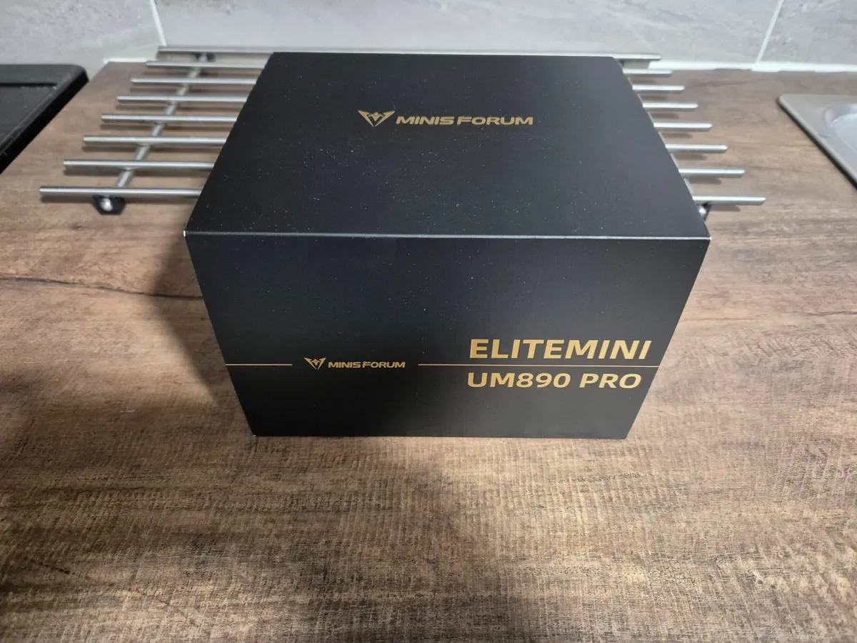 Mini PC - Minisforum UM890 Pro AMD Ryzen 9 8945HS - Image 3