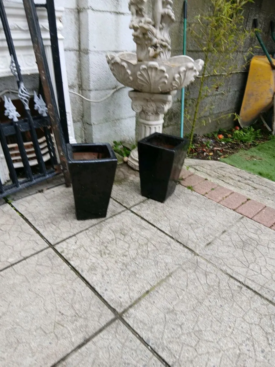Flower pots - Image 1