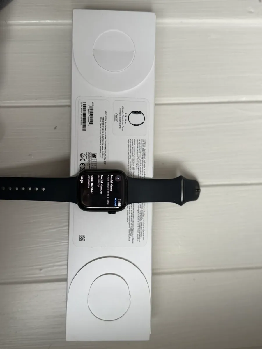 Apple Watch Series 8 45mm black watch - Image 4