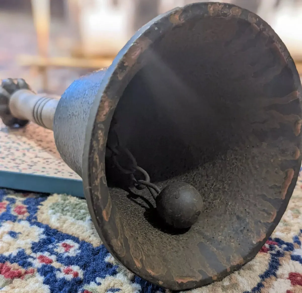 20cm Solid Cast Iron Wooden Handle Hand Bell - Image 4