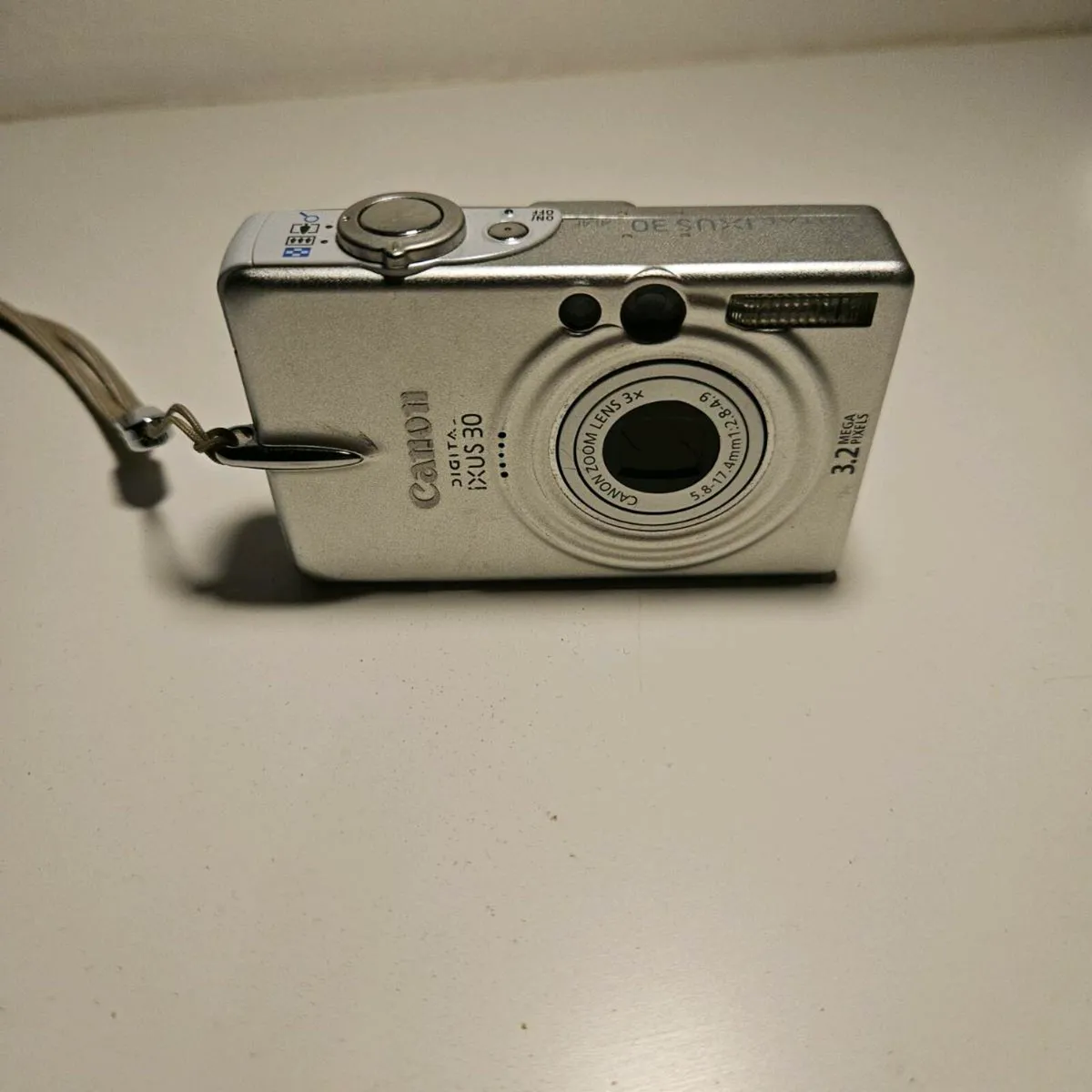 Canon ixus digital camera - Image 1
