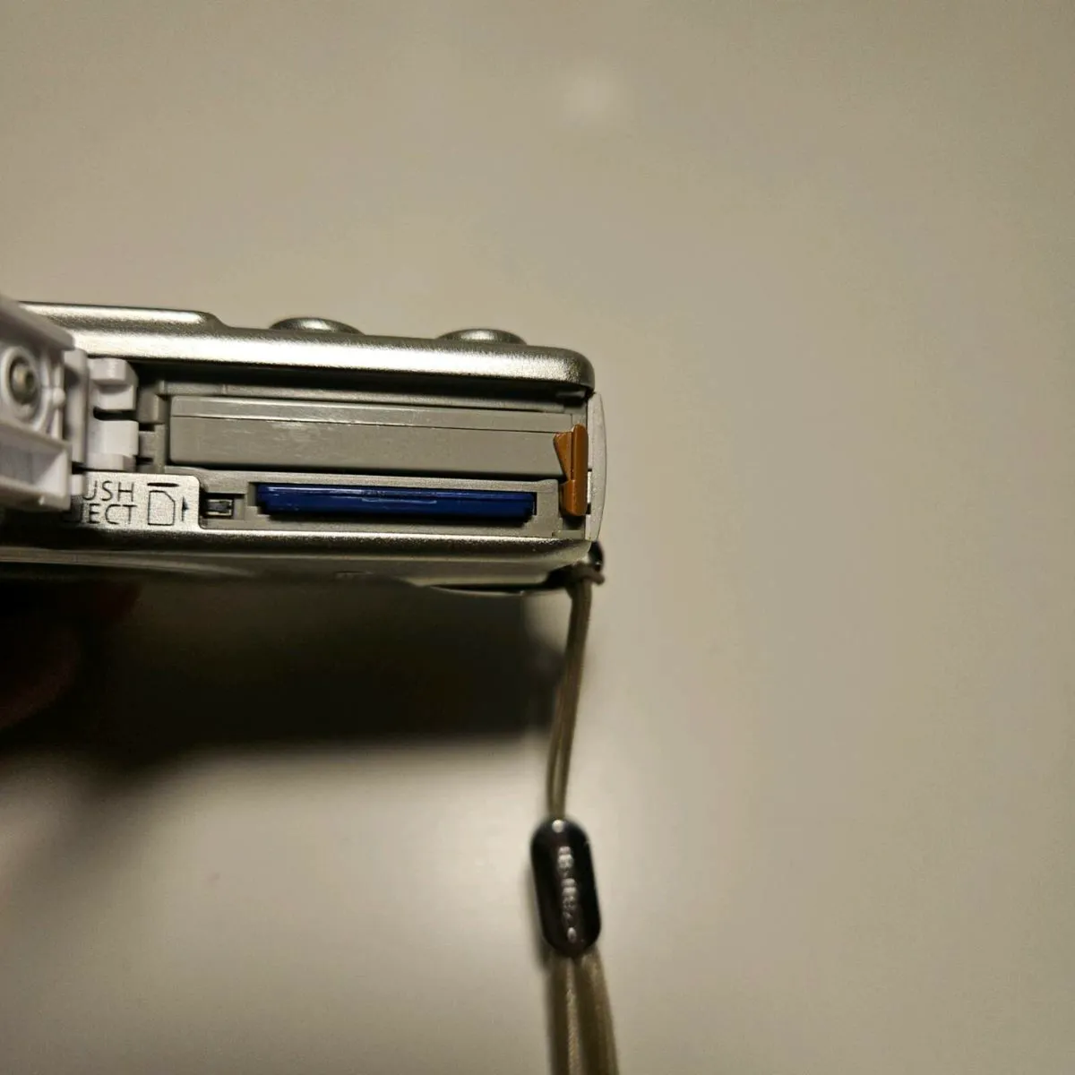 Canon ixus digital camera - Image 4