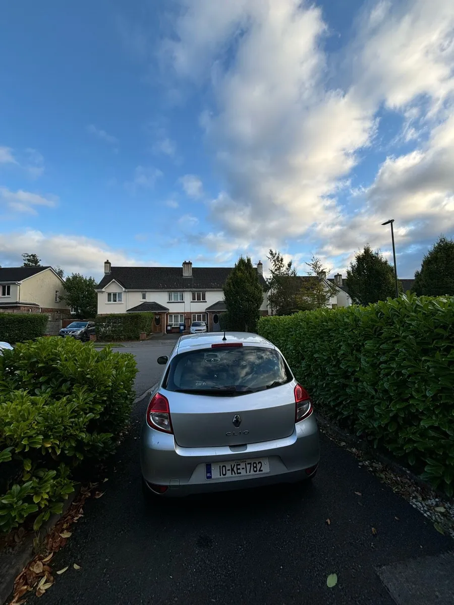 Renault Clio 2010 - Image 2