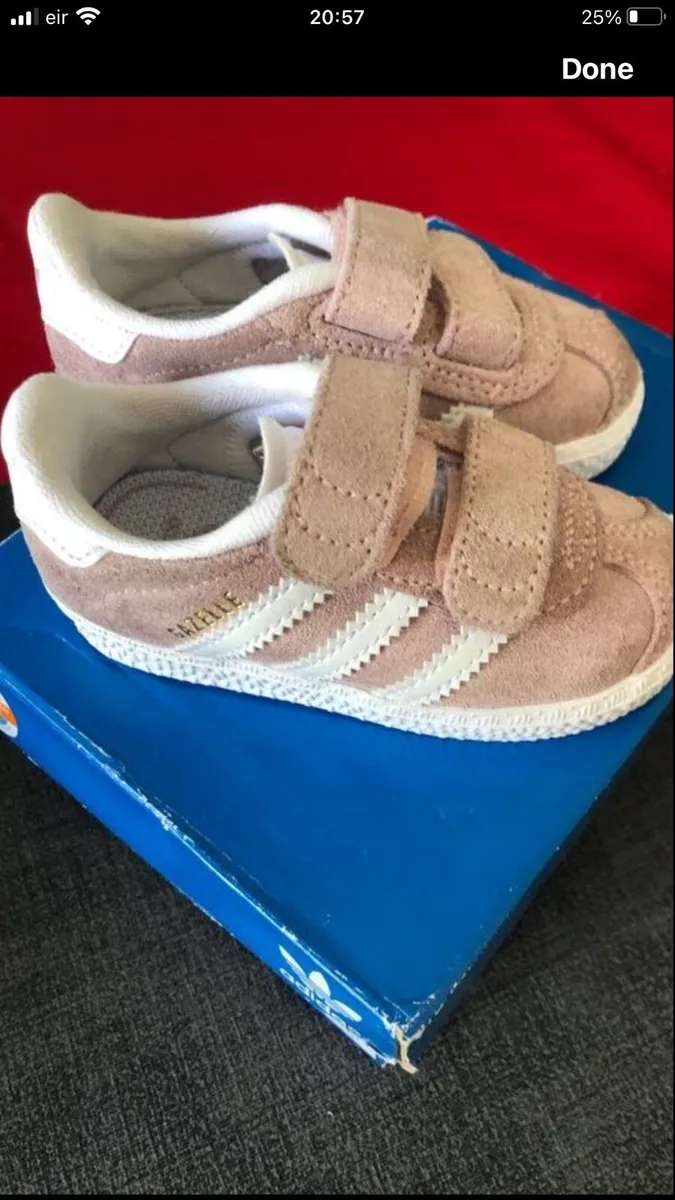 Girls adidas trainers size 4 €15 - Image 3