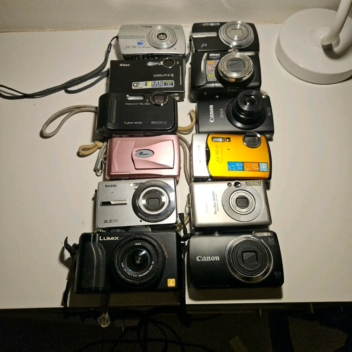 Joblot of digital cameras - Image 1