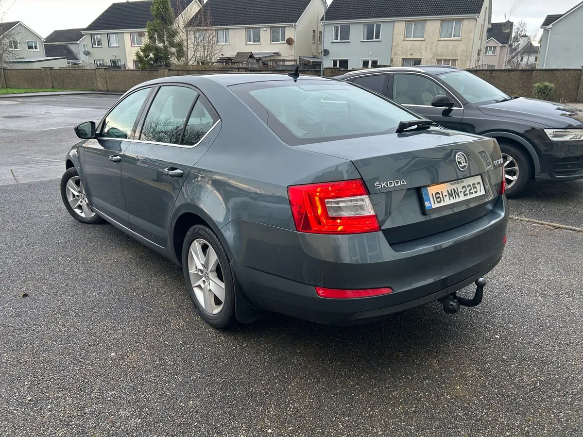 ‘16 Octavia 2.0tdi, nct 12/27 ,tax 6/26 - Image 4