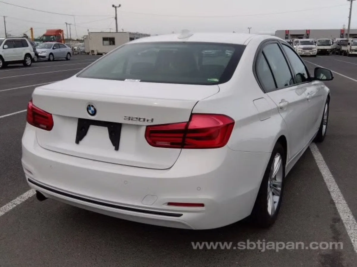 2016 BMW 3 series automatic only 86,000km - Image 4