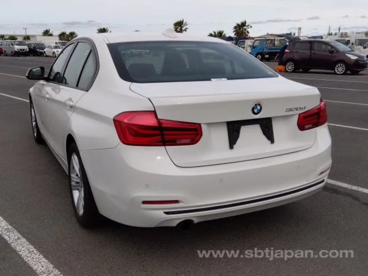 2016 BMW 3 series automatic only 86,000km - Image 3