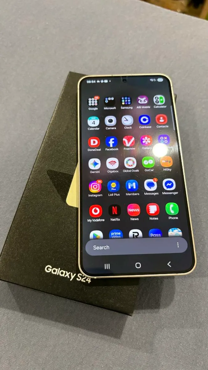 Samsung S24 - Image 1