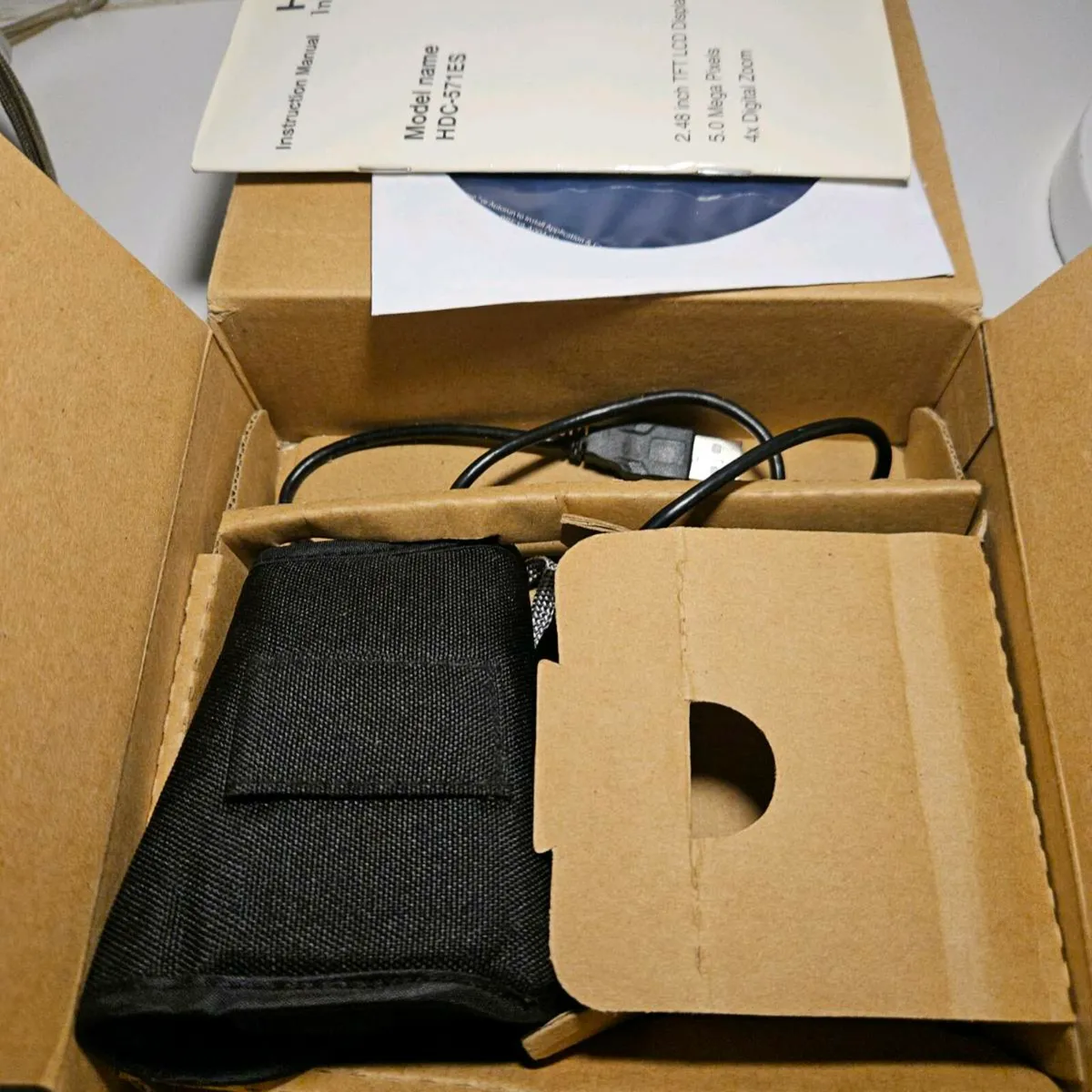 Hitachi digital camera - Image 2