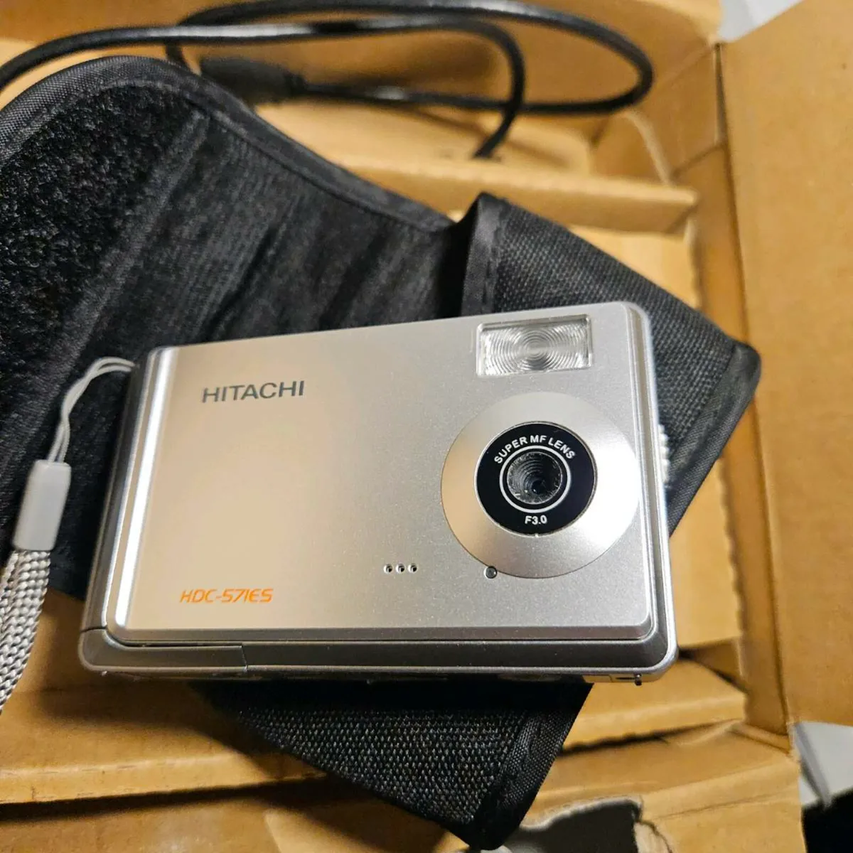 Hitachi digital camera - Image 3