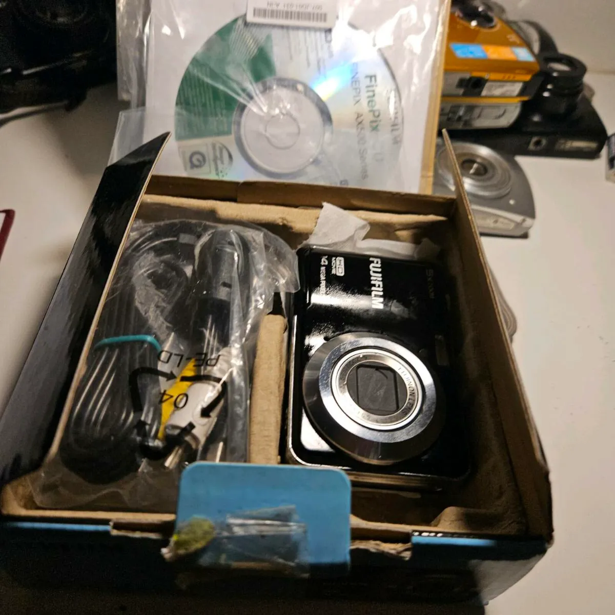 Fujifilm ax50 digital camera - Image 2