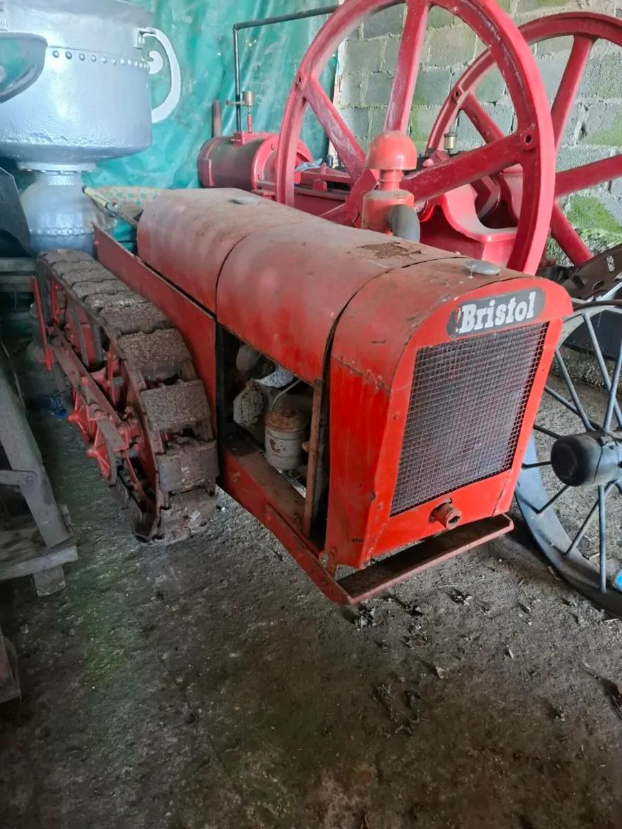 Vintage engines and items - Image 1