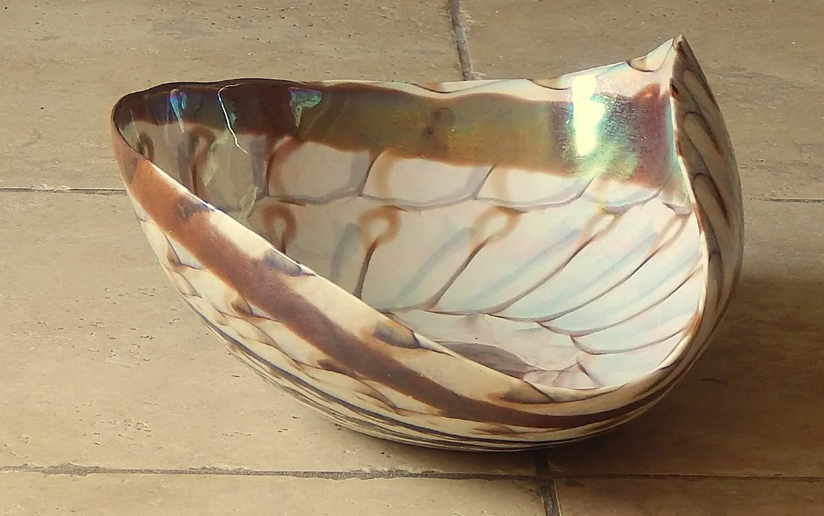 Large Folded Iridescent Glass Sea Shell Bowl - Image 2