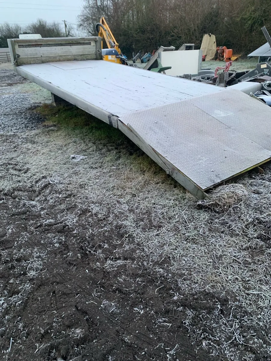 Machinery truck body - Image 1