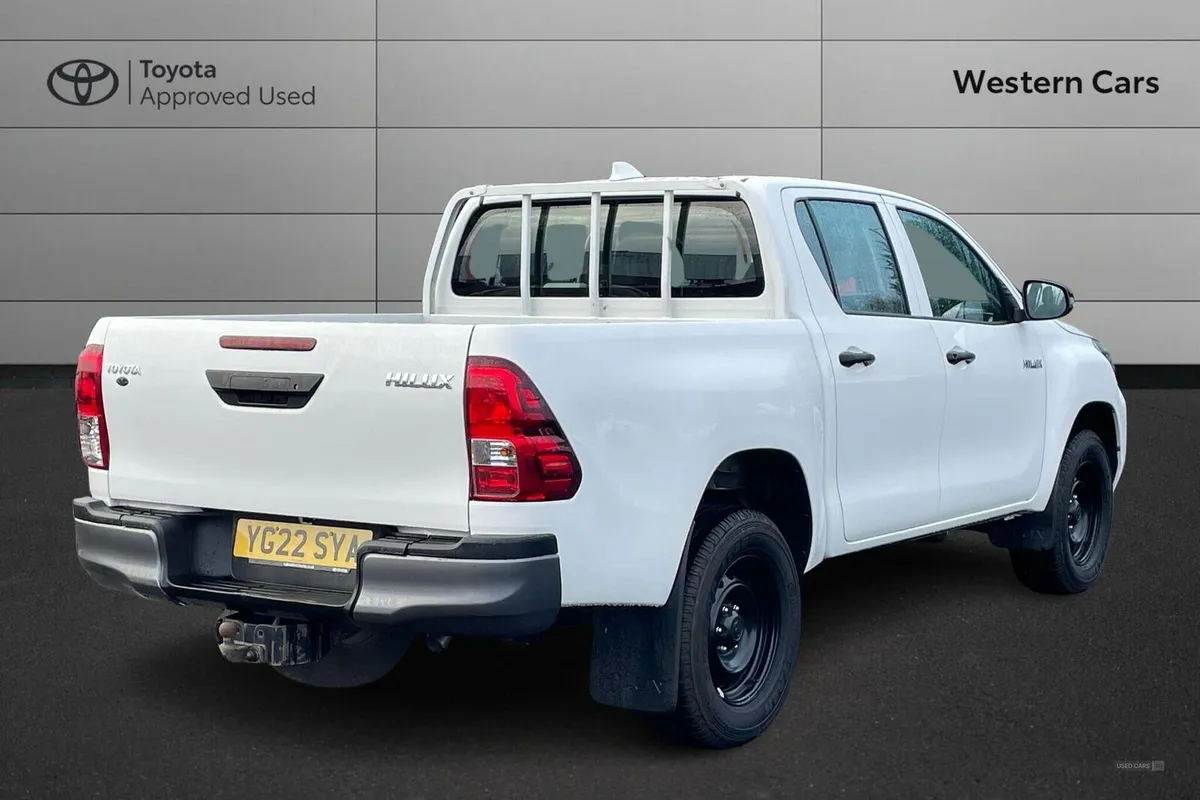 Toyota Hilux 2.4 D-4D Active Extra Cab Pickup 4WD - Image 2