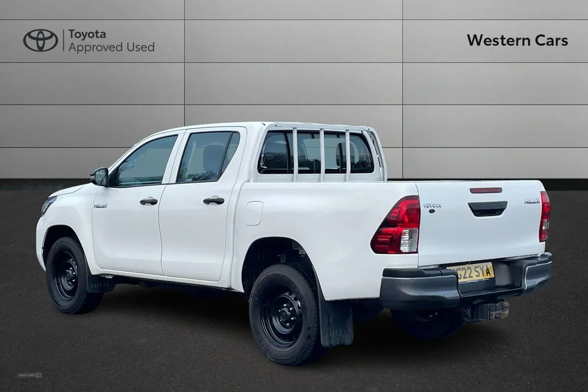 Toyota Hilux 2.4 D-4D Active Extra Cab Pickup 4WD - Image 4