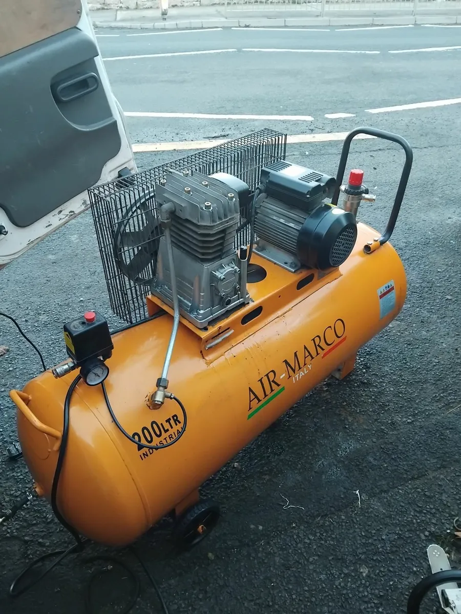 2021 air compressor 200L 300hp working 💯 - Image 3