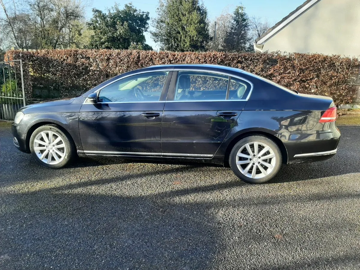 Volkswagen Passat 2012 - Image 2