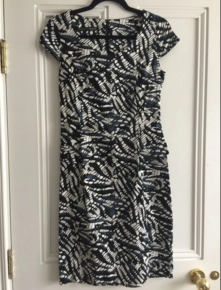Ladies Dress: Size 10 - Image 2