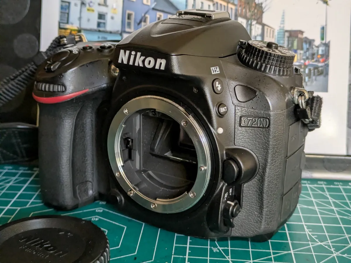 Nikon D7200 24MP DSLR camera + 50mm 1.8 lens - Image 2