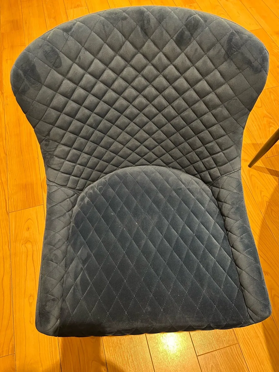 Wood Table & Chairs - Image 4