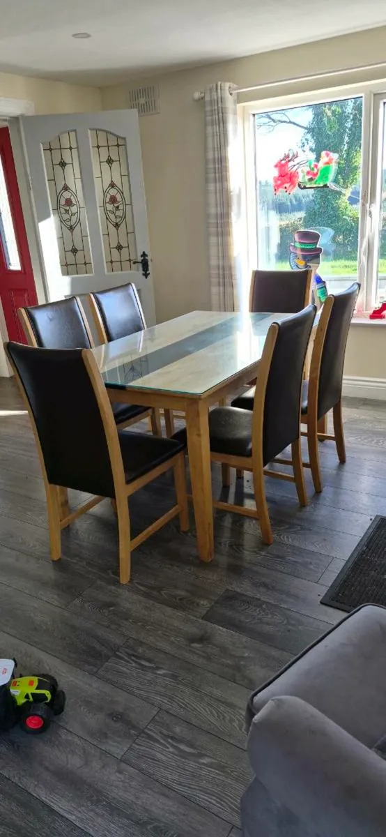 Dining table and chairs - Image 1