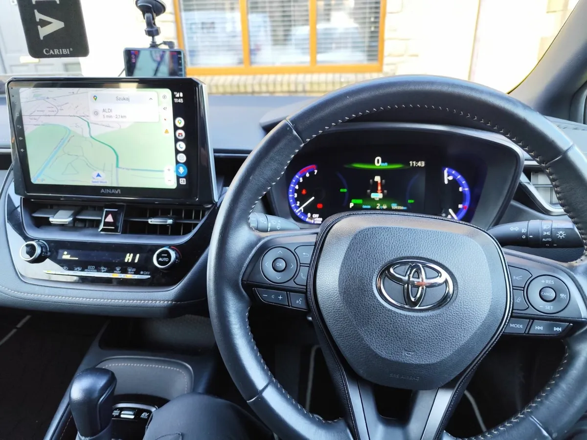 Toyota Corolla Touring Sport - Image 2