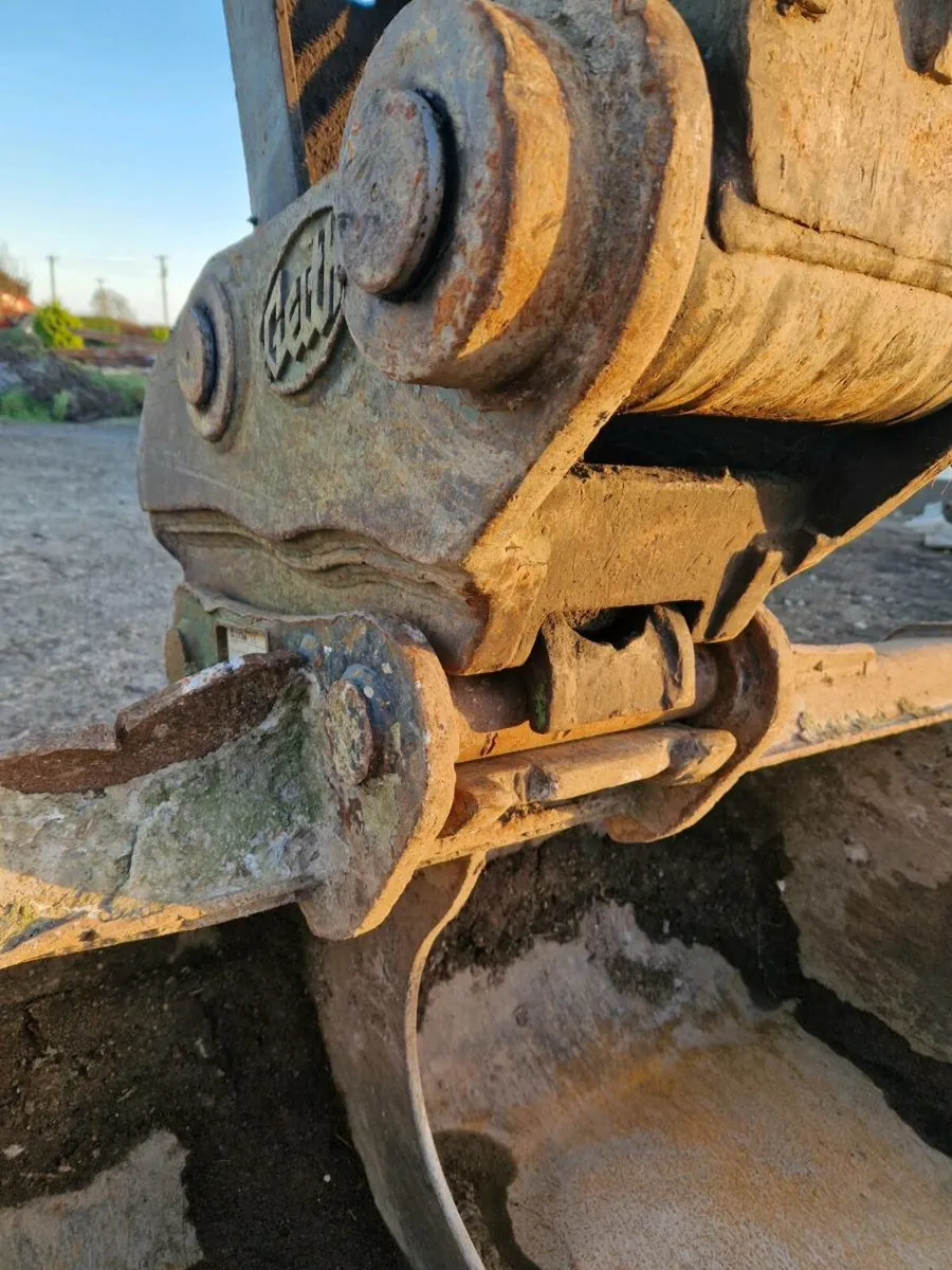 Volvo EC140BLC - Image 4