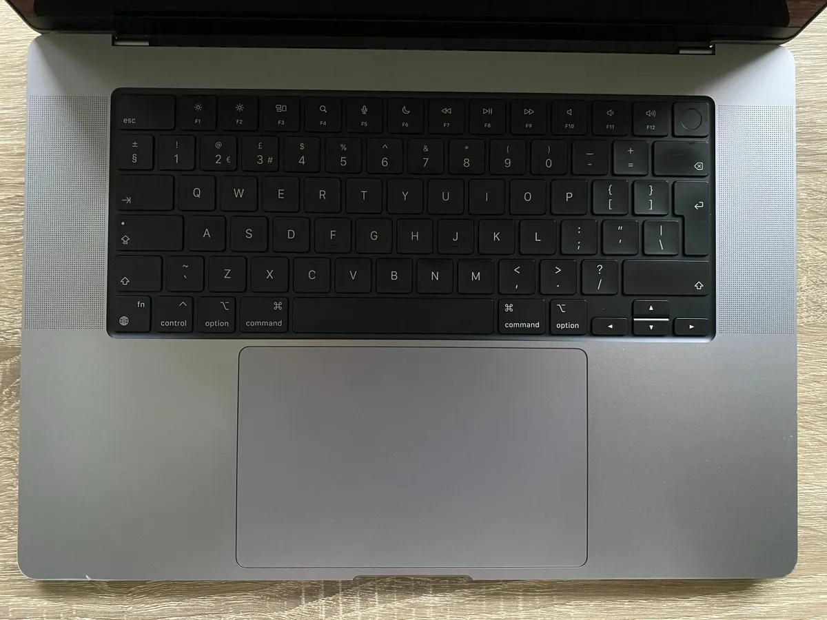 MacBook Pro 16" 2021 M1 Pro | 16GB | 512GB - Image 4