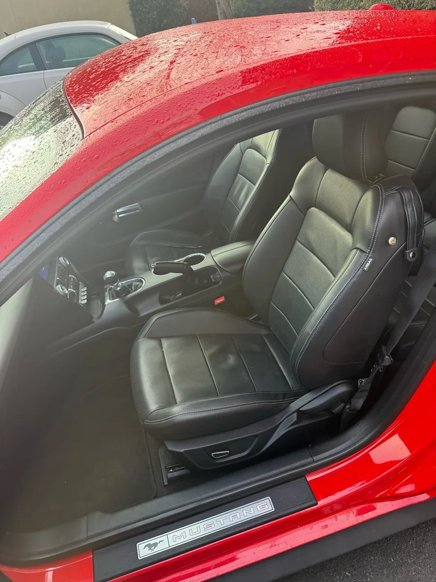 2016 ford mustang - Image 4