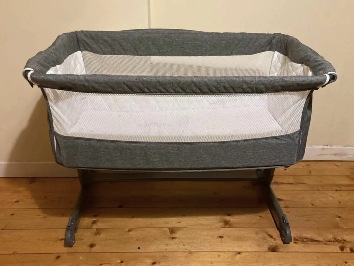 Babylo Next to Me Sleeper Crib - Bargain! - Image 1