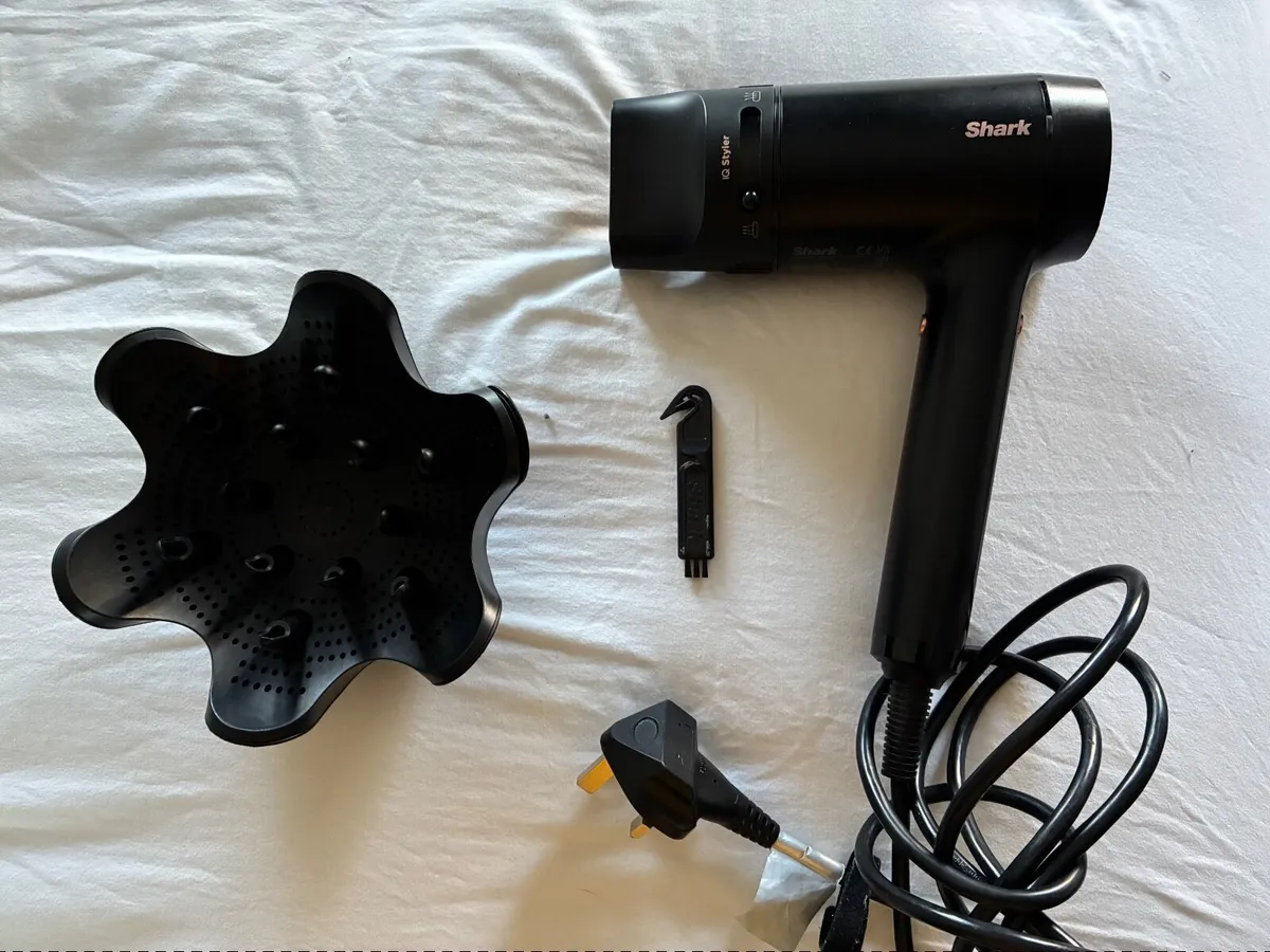 Shark Style iQ Hair Dryer in excellent condition - Image 2