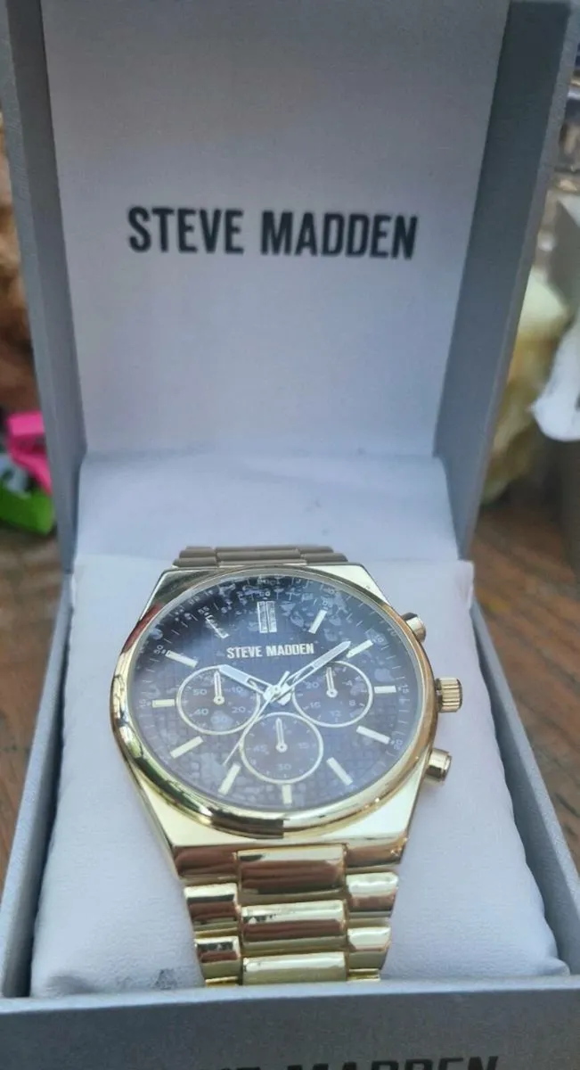 Steve Madden gold Quartz Analog black Dial - Image 2