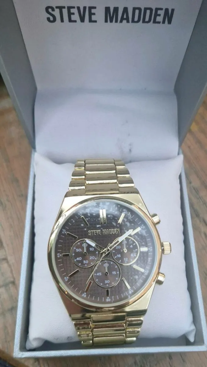 Steve Madden gold Quartz Analog black Dial - Image 4