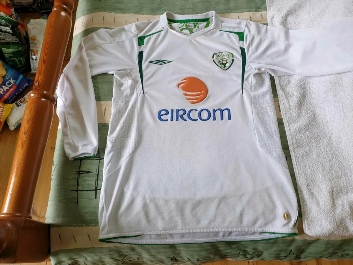 Ireland Football Long Sleeve Away Jersey 2006 2007 - Image 1