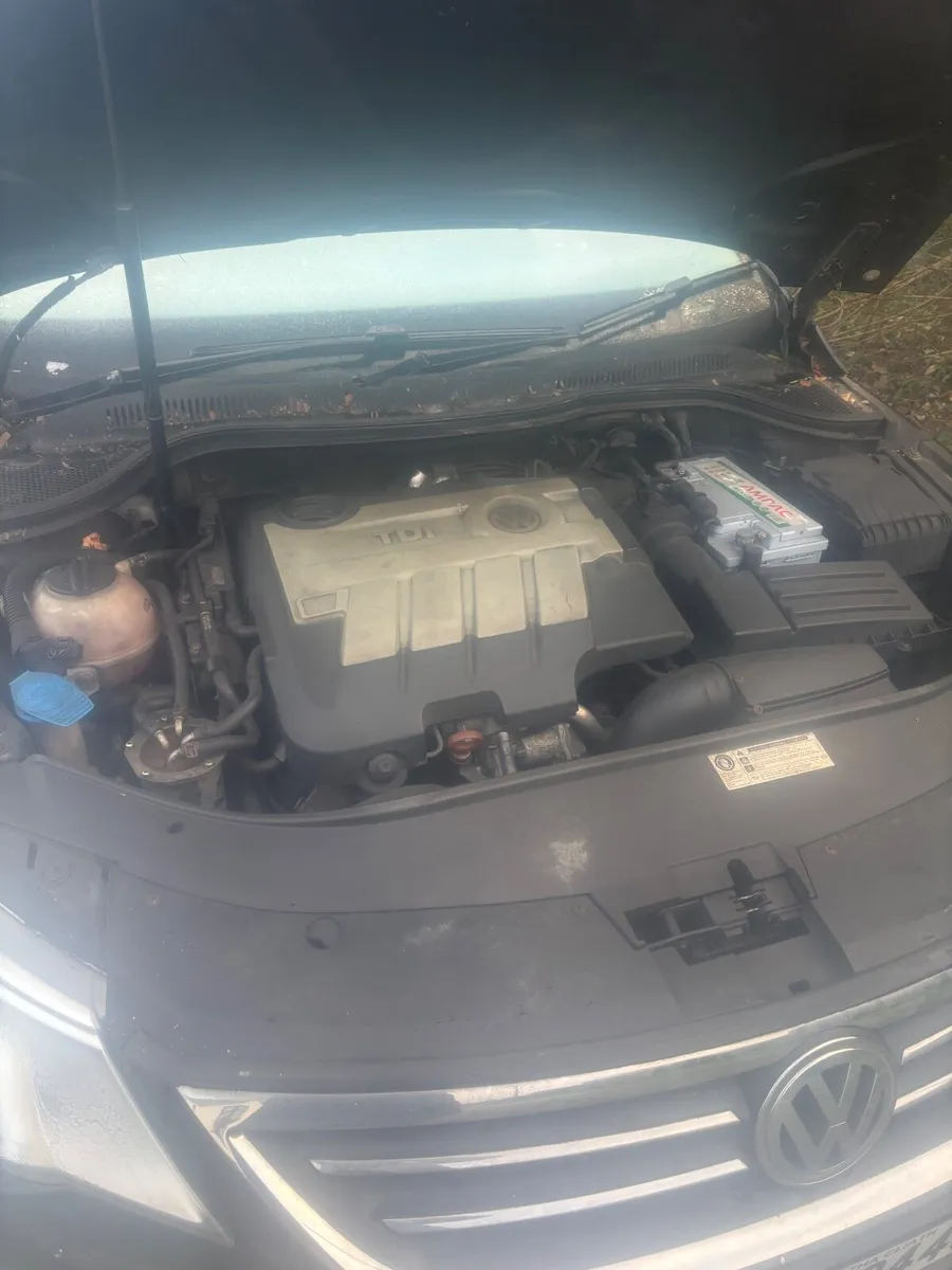 Volkswagen Passat 2009 - Image 1