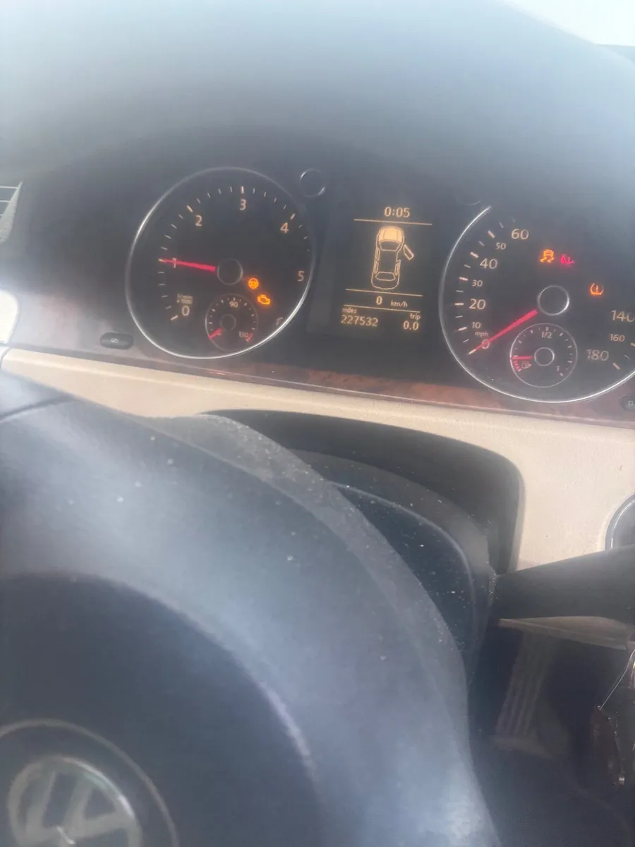 Volkswagen Passat 2009 - Image 4